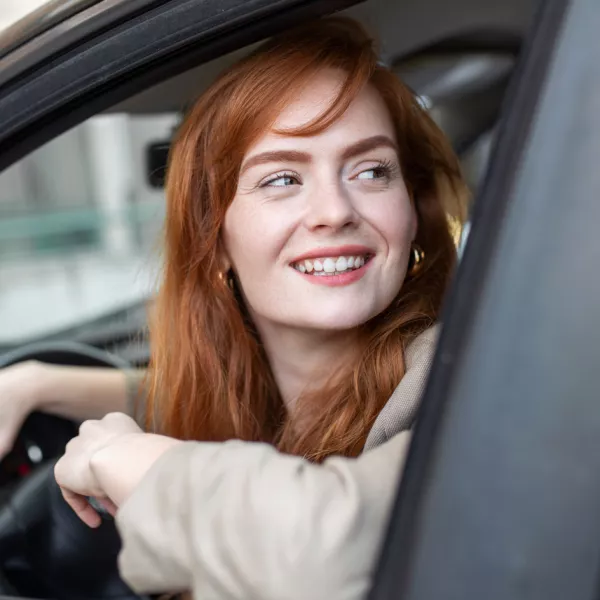 femme-volant-sourire