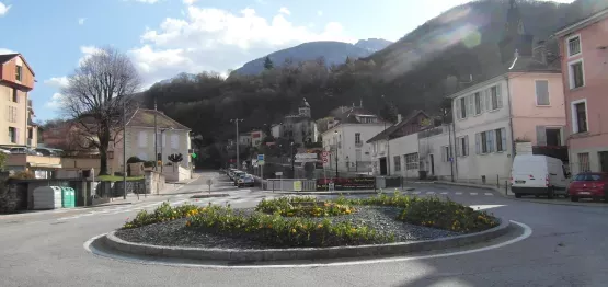 Place_du_Docteur_Thévenet_à_Voreppe