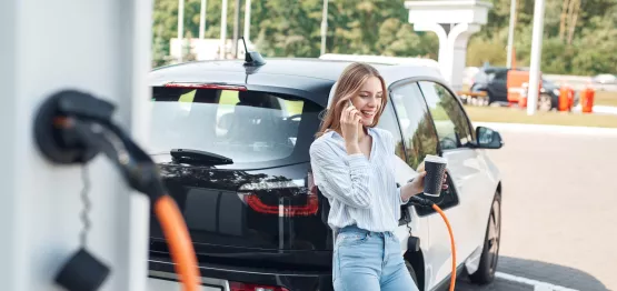 Fulli-femme-recharge-électrique