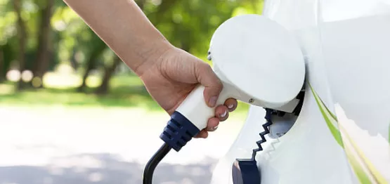 Fulli-recharge-électrique-aire-d'autoroute-vacances