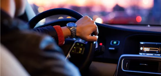 homme-voiture-mobilites-telepeage